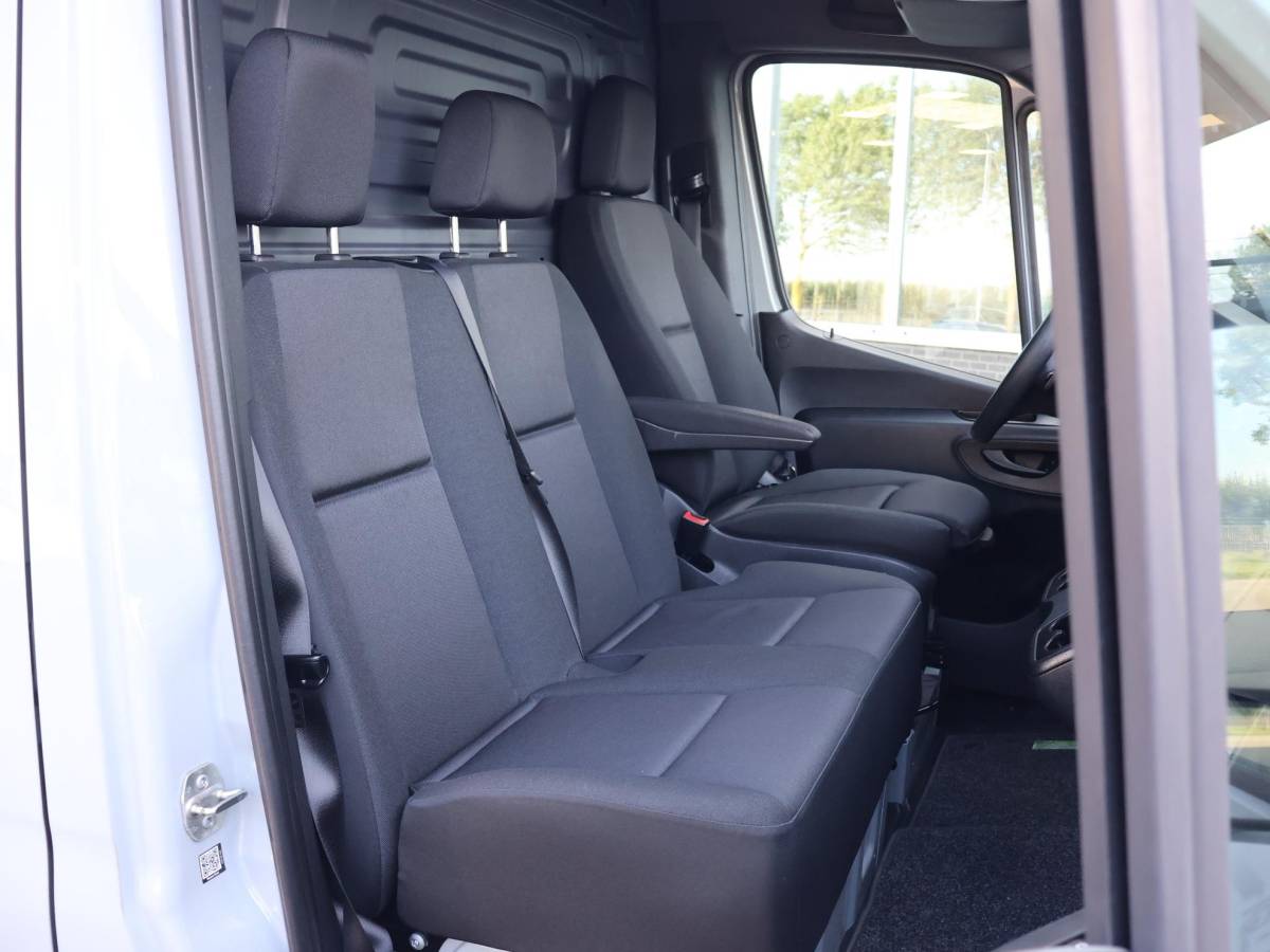 Mercedes-Benz Sprinter Mercedes-Benz Sprinter 315 1.9 CDI 150 PK AUT9 L3H2 + LED | CAMERA | NAVIGATIE | CARPLAY | PDC | CRUISE | MF STUUR