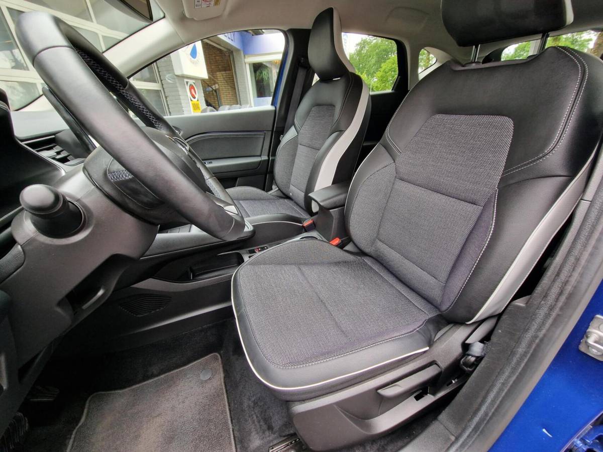 Renault Captur Renault Captur 1.6 E-Tech full hybrid 145 techno|Automaat|Trekhaak|26.081KM|Clima|Navi|Cruise|