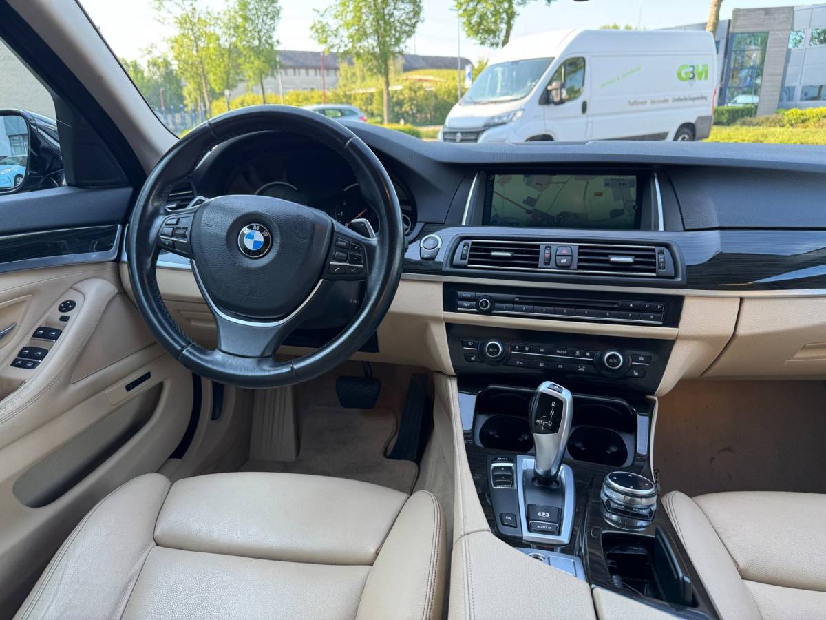 BMW 5 Serie BMW 5-serie 520i Luxury Edition AUTOMAAT!!
