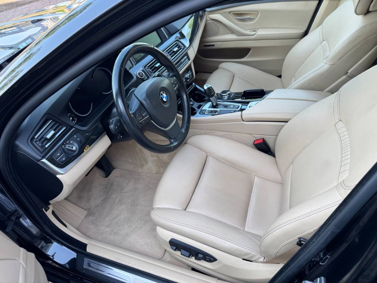 BMW 5 Serie BMW 5-serie 520i Luxury Edition AUTOMAAT!!