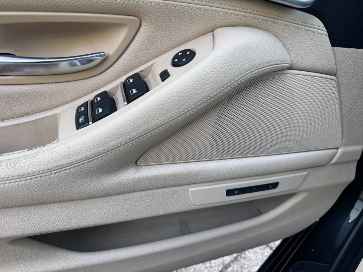 BMW 5 Serie BMW 5-serie 520i Luxury Edition AUTOMAAT!!