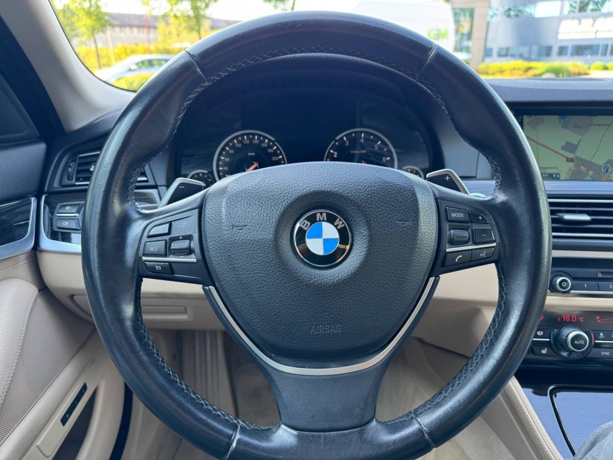 BMW 5 Serie BMW 5-serie 520i Luxury Edition AUTOMAAT!!