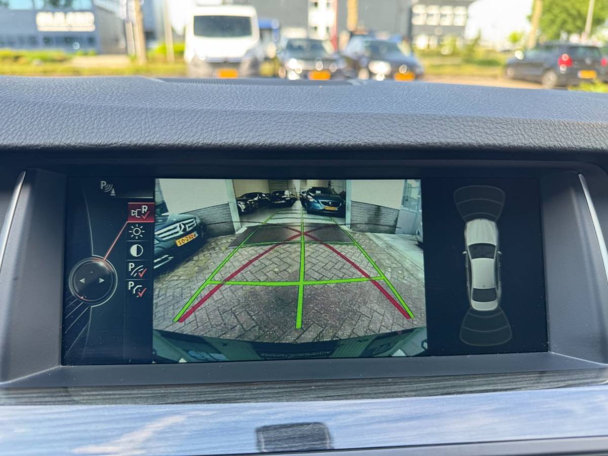 BMW 5 Serie BMW 5-serie 520i Luxury Edition AUTOMAAT!!