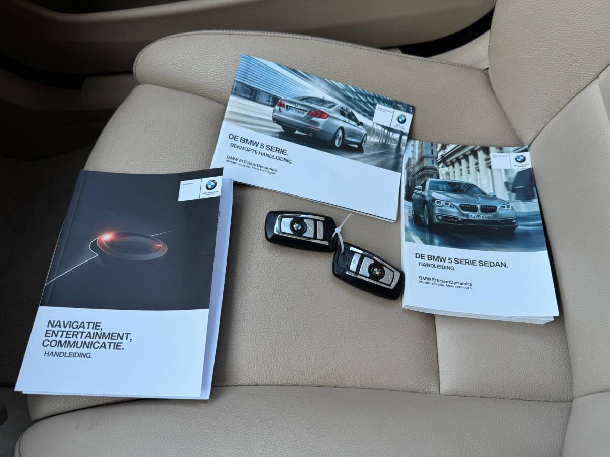 BMW 5 Serie BMW 5-serie 520i Luxury Edition AUTOMAAT!!