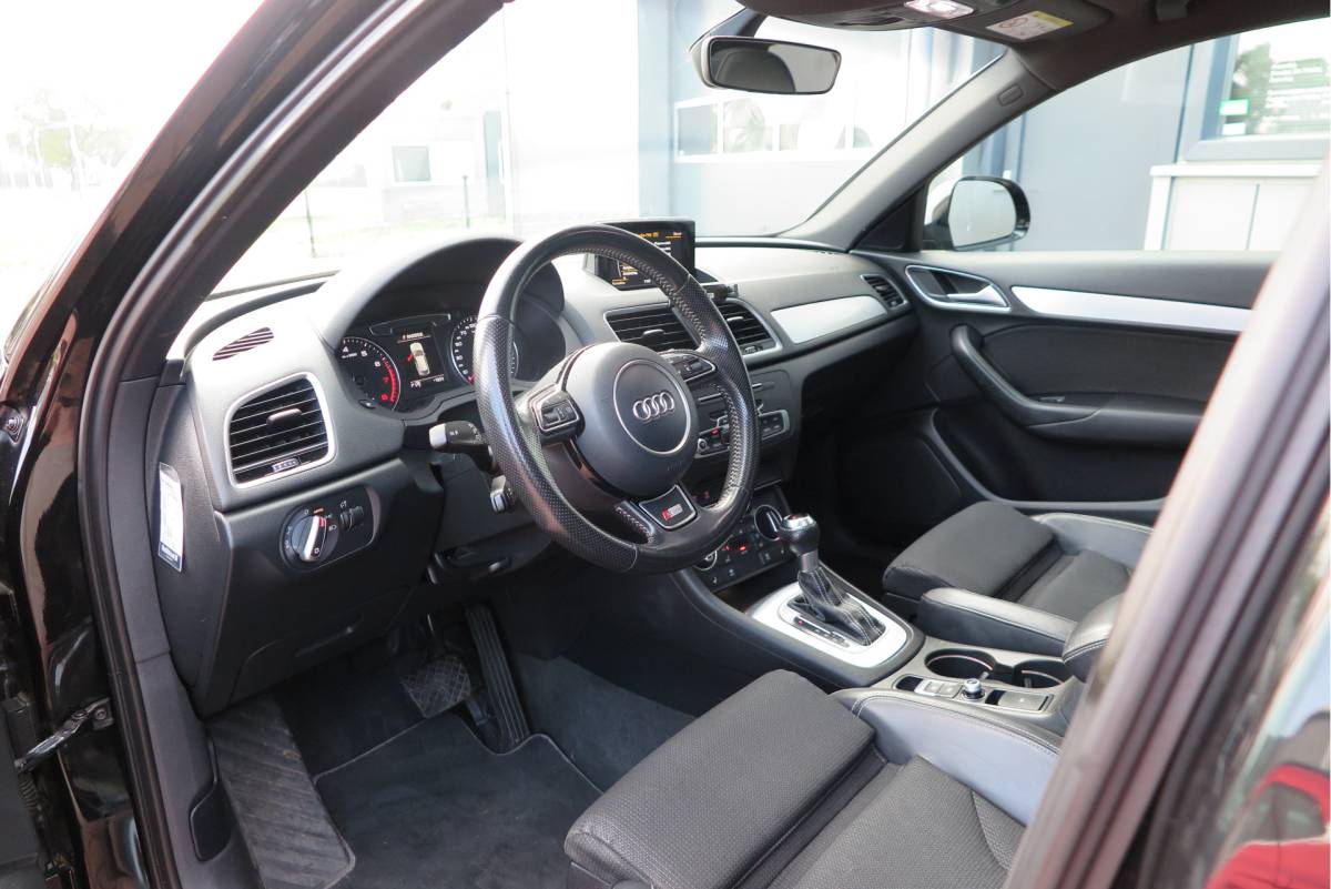 Audi Q3 Audi Q3 1.4 TFSI 150pk CoD S-Tronic 2x S-Line, Pano ,Trekhaak ,Xenon, Navi, Stoelverwarming. . .