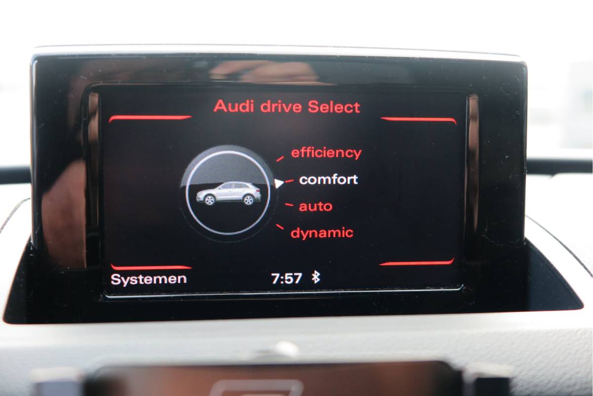 Audi Q3 Audi Q3 1.4 TFSI 150pk CoD S-Tronic 2x S-Line, Pano ,Trekhaak ,Xenon, Navi, Stoelverwarming. . .