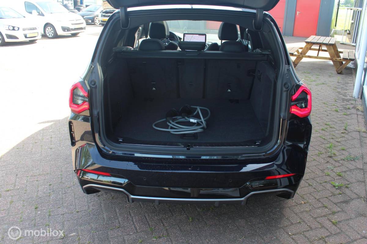 BMW iX3 BMW iX3 Executive 80 kWh M-Sport 3-Fase Pano/ACC/ShadowLine