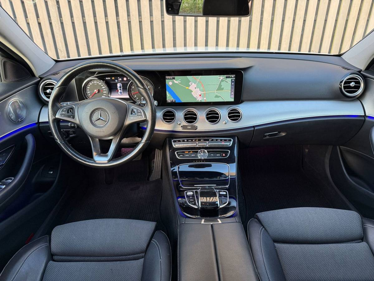 Mercedes-Benz E-Klasse Mercedes-Benz E-klasse 200 4MATIC Premium /Burmester /Schuifdak /Sfeerverlichting