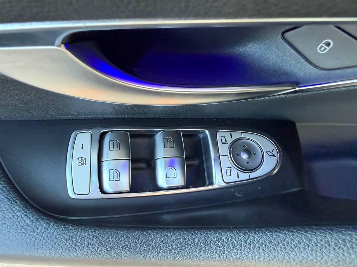 Mercedes-Benz E-Klasse Mercedes-Benz E-klasse 200 4MATIC Premium /Burmester /Schuifdak /Sfeerverlichting
