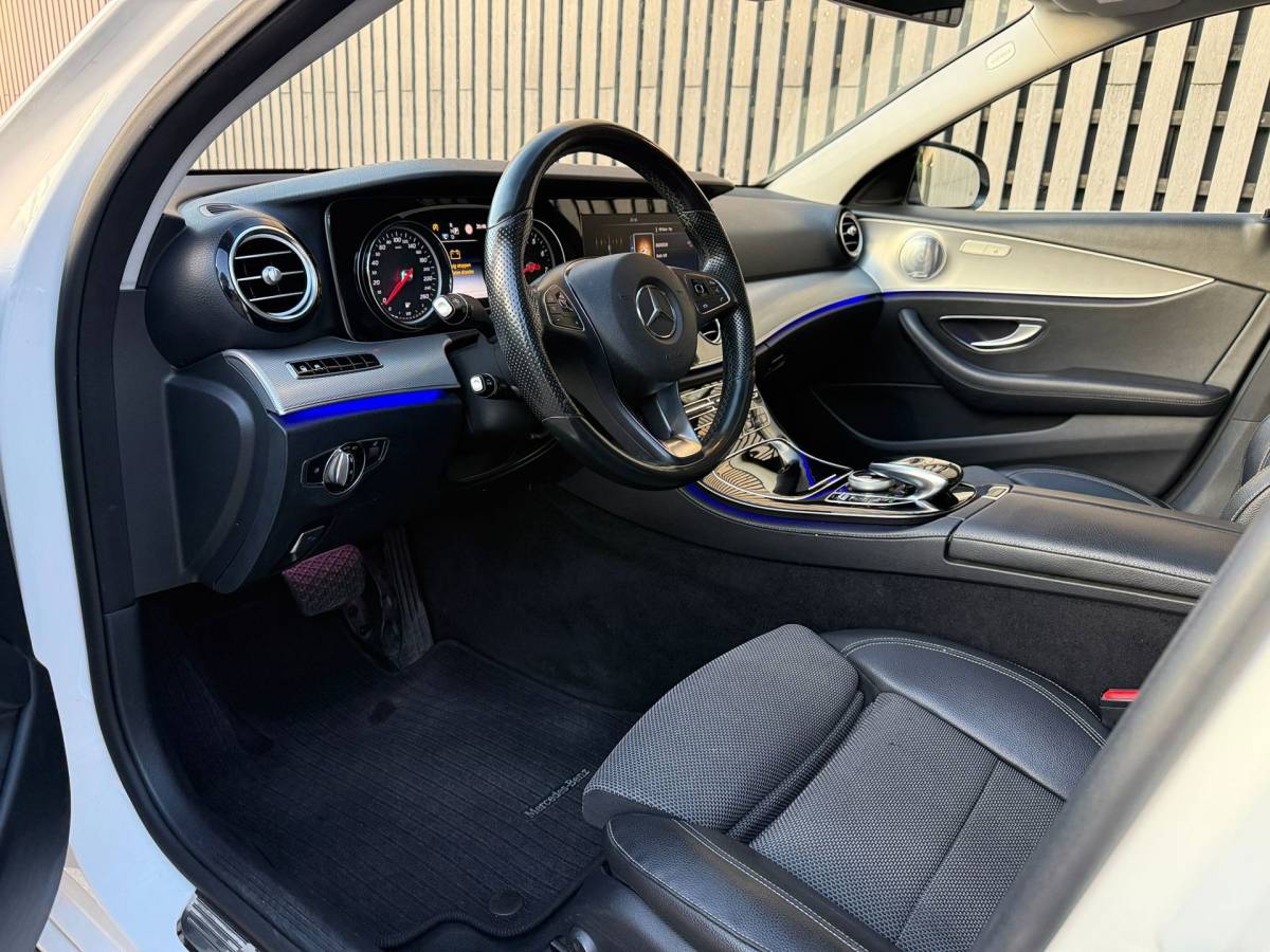 Mercedes-Benz E-Klasse Mercedes-Benz E-klasse 200 4MATIC Premium /Burmester /Schuifdak /Sfeerverlichting