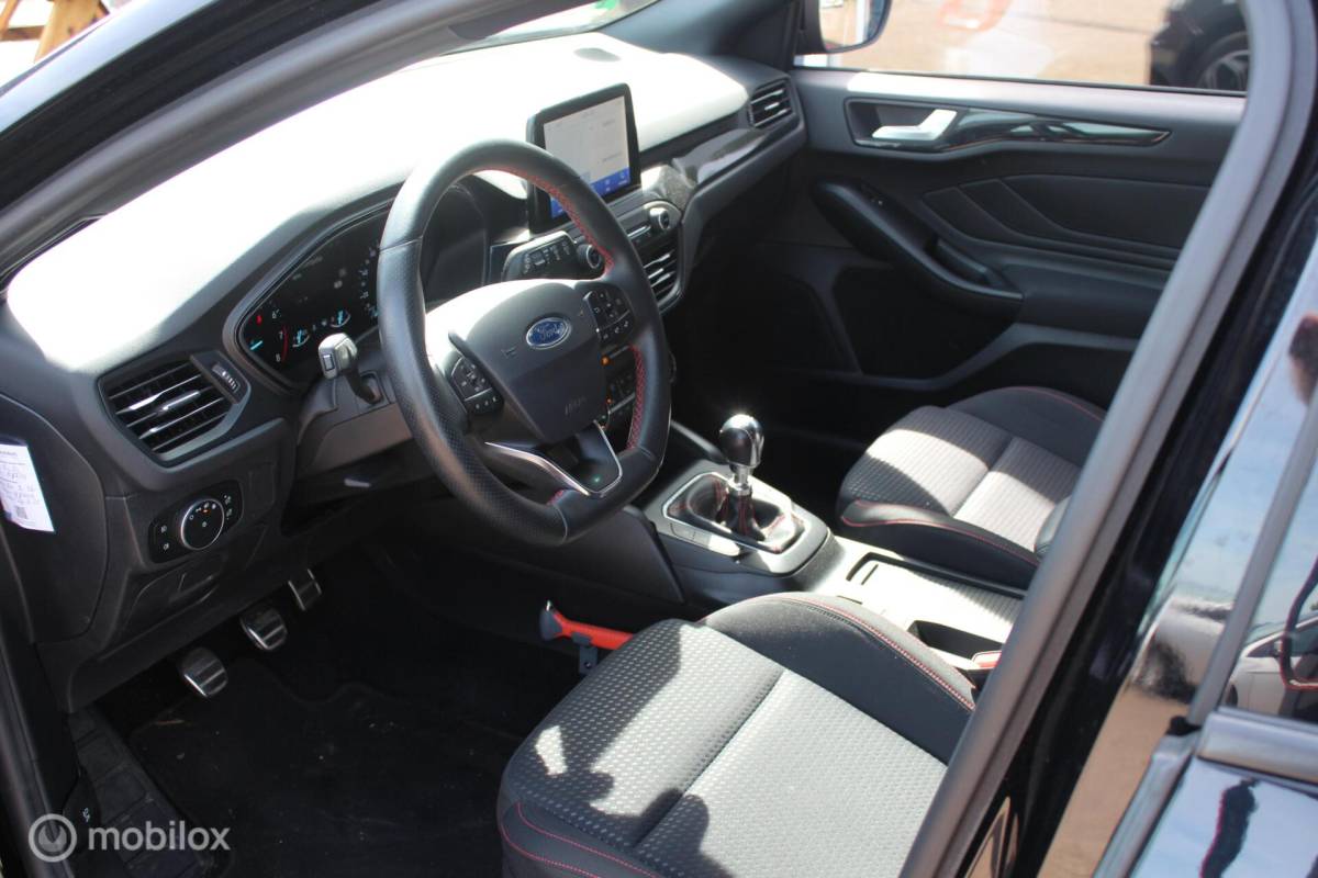 Ford Focus Ford Focus Wagon 1.0 EcoBoost ST Line Winterpakket/Ful-Led/NAP