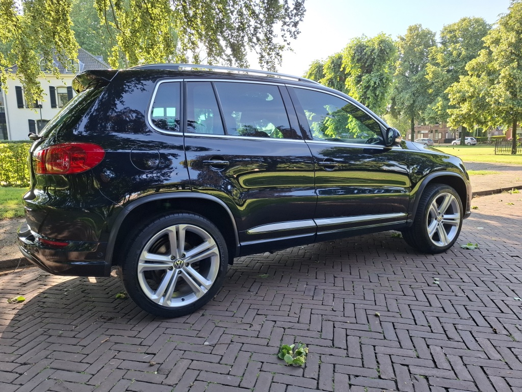 Volkswagen Tiguan Volkswagen Tiguan 1.4 TSI R-Line Edition DSG Automaat