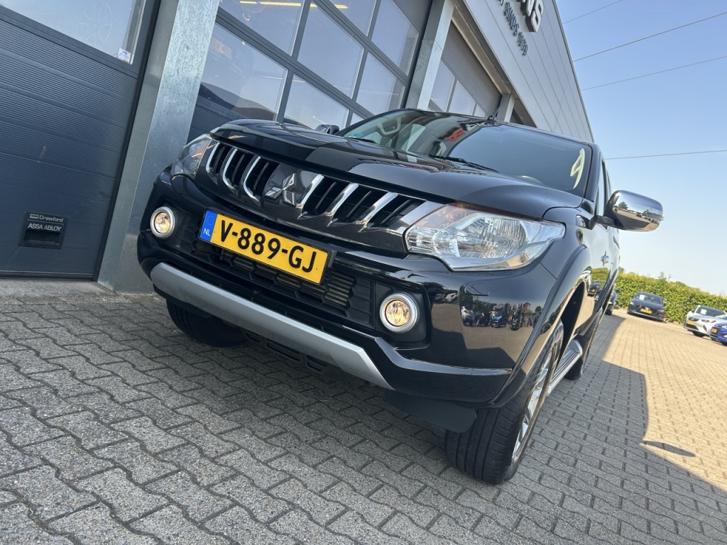 Mitsubishi L200 MITSUBISHI L200 2.4 DI-D 181pk Club Cab 4WD Intense