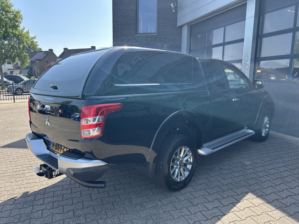 Mitsubishi L200 MITSUBISHI L200 2.4 DI-D 181pk Club Cab 4WD Intense