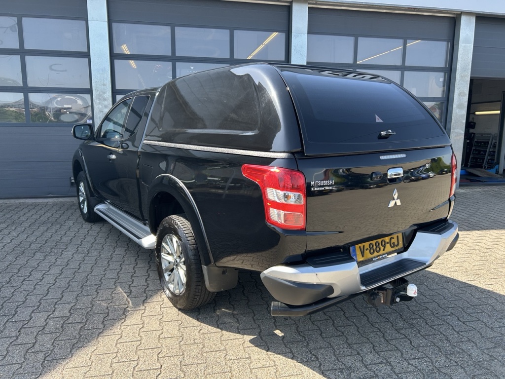 Mitsubishi L200 MITSUBISHI L200 2.4 DI-D 181pk Club Cab 4WD Intense
