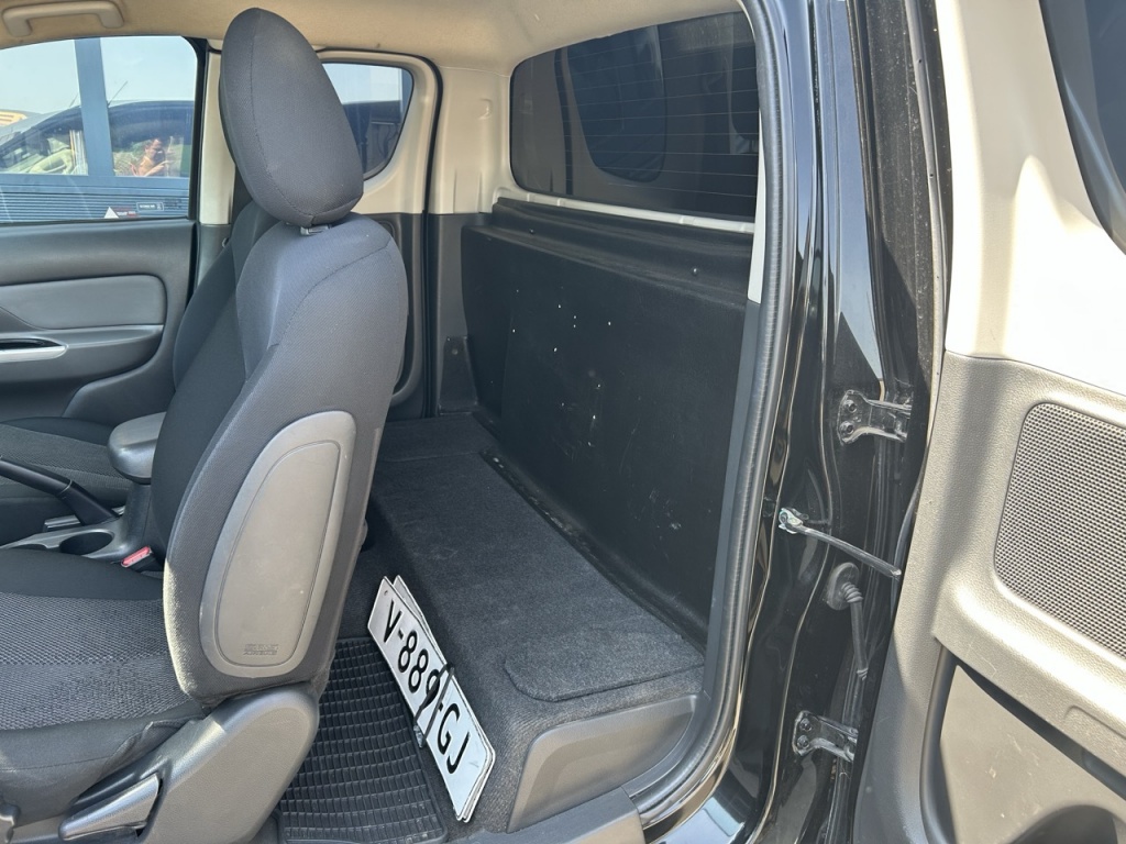 Mitsubishi L200 MITSUBISHI L200 2.4 DI-D 181pk Club Cab 4WD Intense