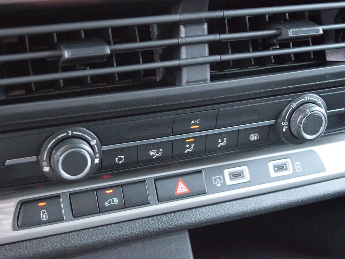 Opel Vivaro-e Opel Vivaro Electric L2 75 kWh | tot 8 jaar garantie | Apple Carplay | camera | dodehoekwaarschuwing | parkeersensoren voor & achter | Comfort tussenschot | laadruimtebetimmering