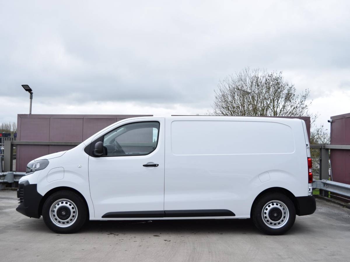 Opel Vivaro-e Opel Vivaro Electric L2 75 kWh | tot 8 jaar garantie | Apple Carplay | camera | dodehoekwaarschuwing | parkeersensoren voor & achter | Comfort tussenschot | laadruimtebetimmering