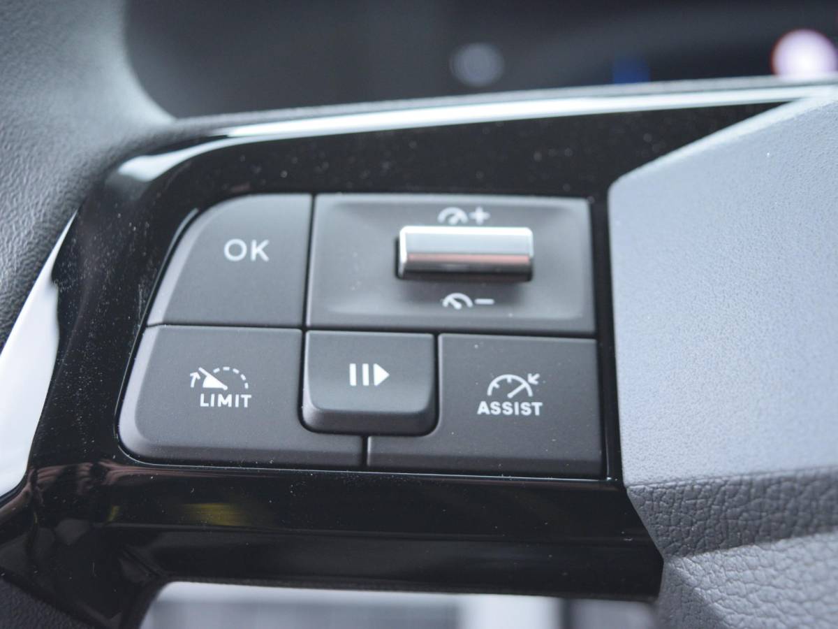 Opel Vivaro-e Opel Vivaro Electric L2 75 kWh | tot 8 jaar garantie | Apple Carplay | camera | dodehoekwaarschuwing | parkeersensoren voor & achter | Comfort tussenschot | laadruimtebetimmering