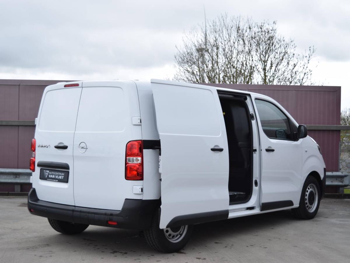 Opel Vivaro-e Opel Vivaro Electric L2 75 kWh | tot 8 jaar garantie | Apple Carplay | camera | dodehoekwaarschuwing | parkeersensoren voor & achter | Comfort tussenschot | laadruimtebetimmering
