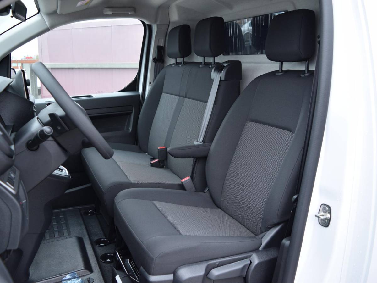 Opel Vivaro-e Opel Vivaro Electric L2 75 kWh | tot 8 jaar garantie | Apple Carplay | camera | dodehoekwaarschuwing | parkeersensoren voor & achter | Comfort tussenschot | laadruimtebetimmering