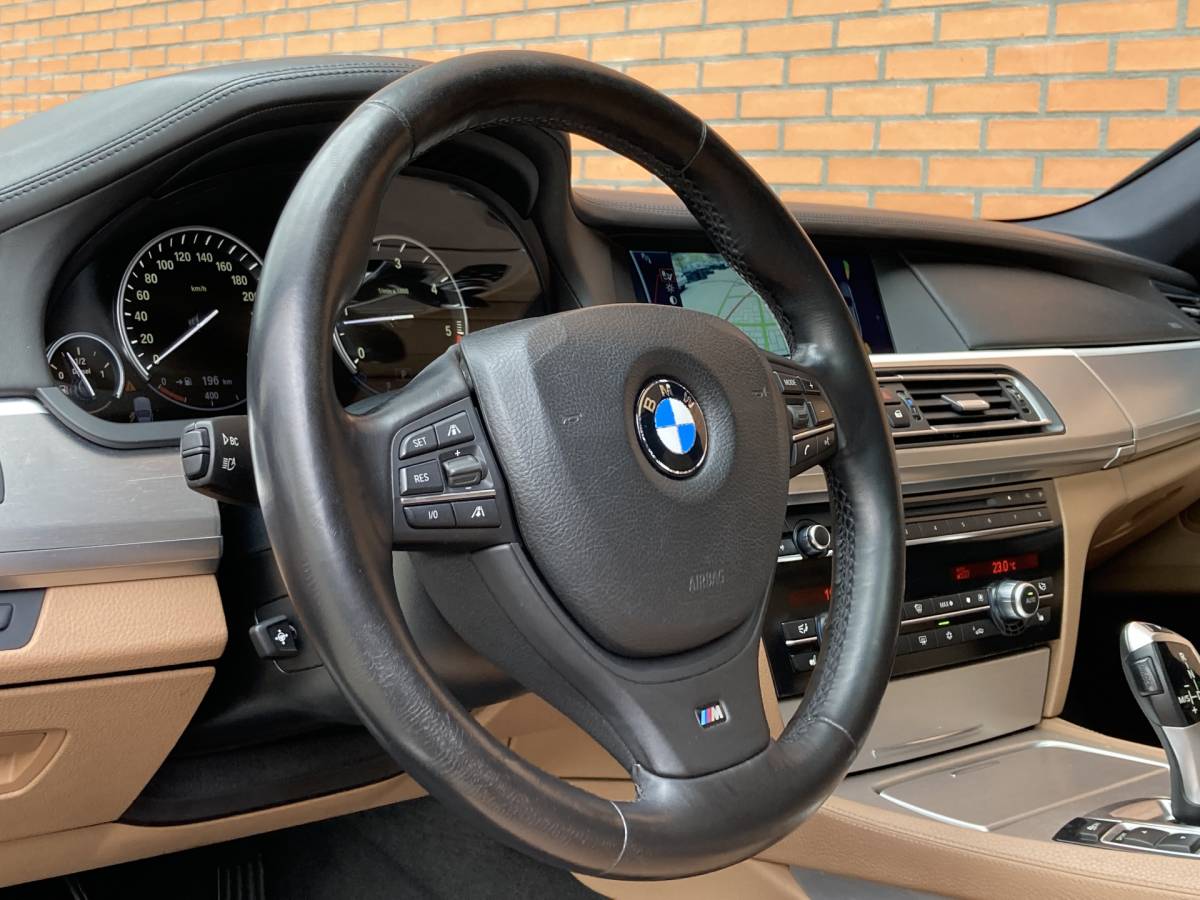 BMW 7 Serie BMW 7-serie 740d High Executive M-pakket | Head-Up Display | Softclose | Adaptieve cruise control | 19″ Lichtmetaal  | Camera | Leder | Navigatie | Elektrisch Stuurwiel | Stuurwielverwarming