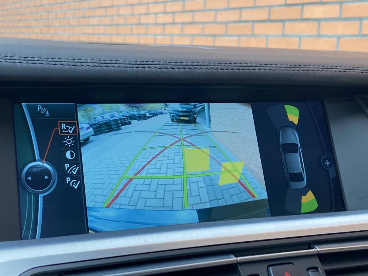 BMW 7 Serie BMW 7-serie 740d High Executive M-pakket | Head-Up Display | Softclose | Adaptieve cruise control | 19″ Lichtmetaal  | Camera | Leder | Navigatie | Elektrisch Stuurwiel | Stuurwielverwarming