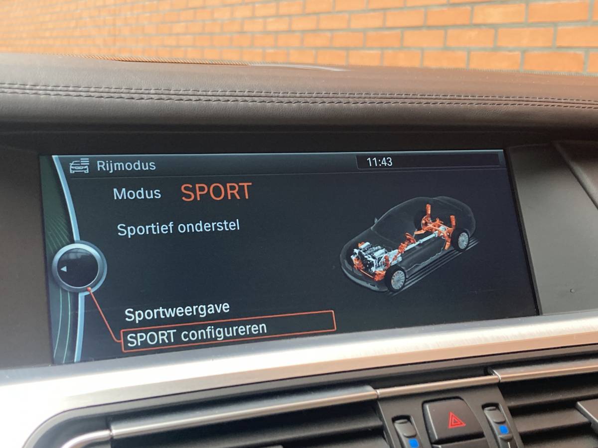 BMW 7 Serie BMW 7-serie 740d High Executive M-pakket | Head-Up Display | Softclose | Adaptieve cruise control | 19″ Lichtmetaal  | Camera | Leder | Navigatie | Elektrisch Stuurwiel | Stuurwielverwarming