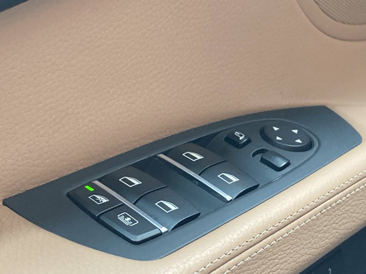 BMW 7 Serie BMW 7-serie 740d High Executive M-pakket | Head-Up Display | Softclose | Adaptieve cruise control | 19″ Lichtmetaal  | Camera | Leder | Navigatie | Elektrisch Stuurwiel | Stuurwielverwarming