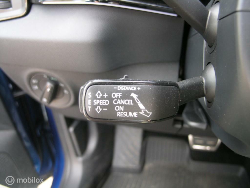 Škoda Karoq Skoda Karoq 1.5 TSI ACT Sportline Pano/ACC/Virtual/Newmodel