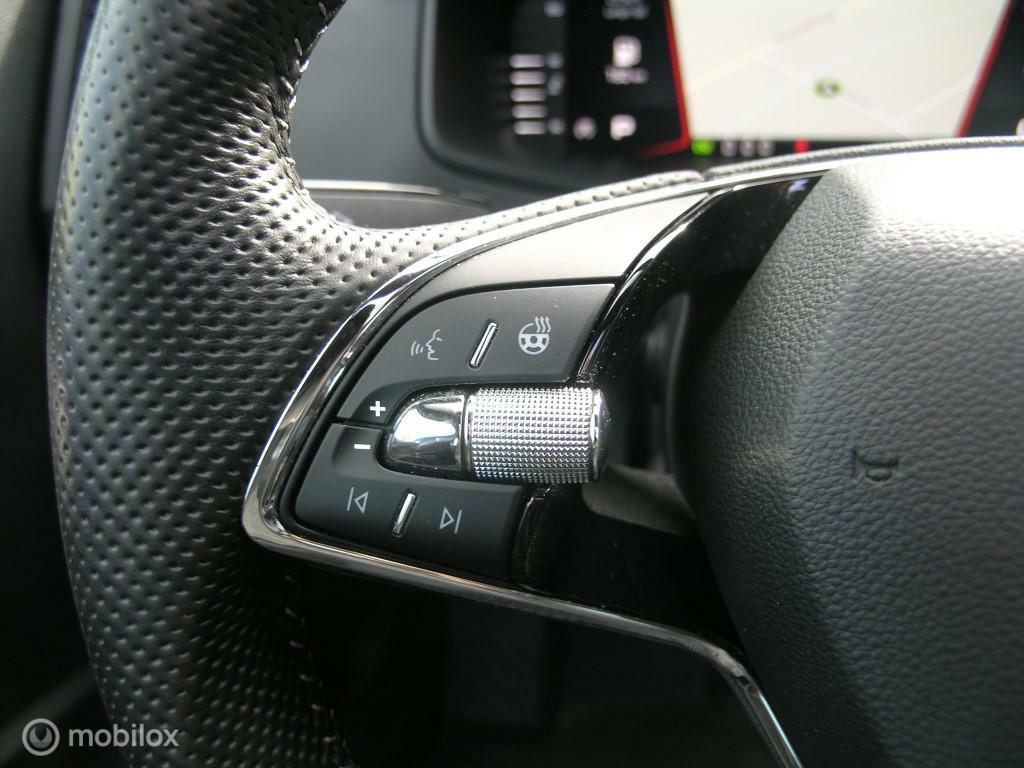 Škoda Karoq Skoda Karoq 1.5 TSI ACT Sportline Pano/ACC/Virtual/Newmodel