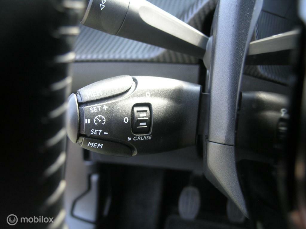 Peugeot 2008 Peugeot 2008 1.2 PureTech Active Led/Lane-Assist/Navi/NAP/PDC