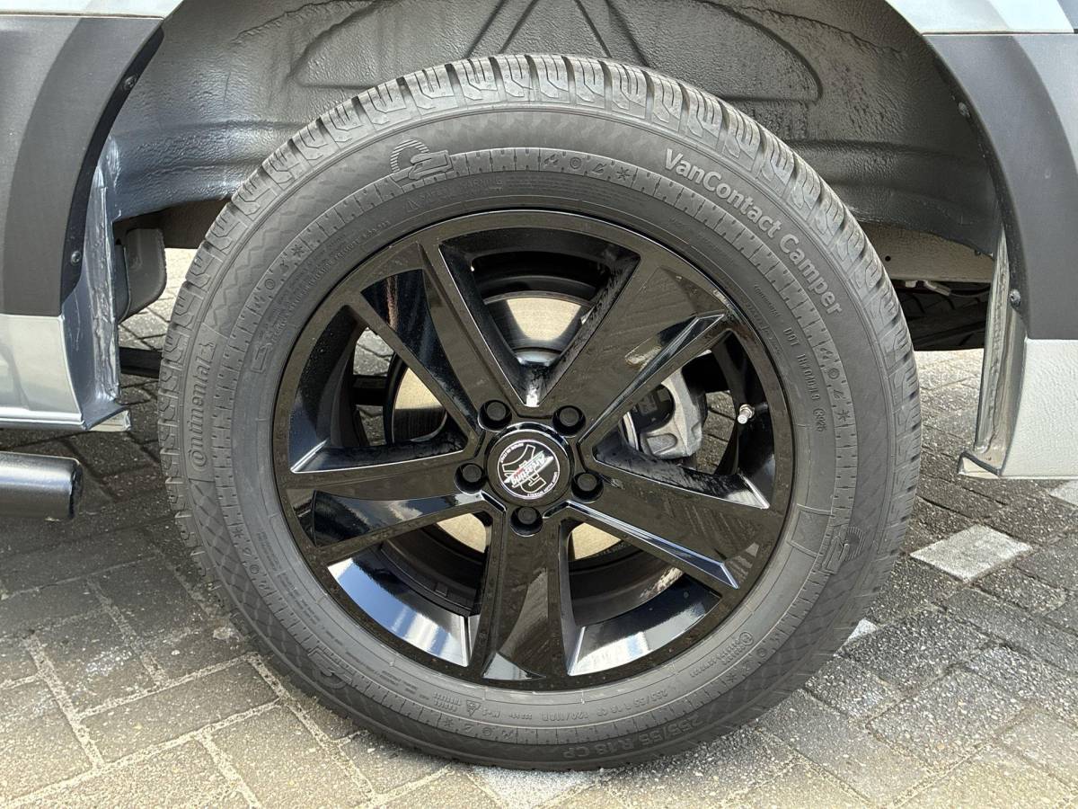 Volkswagen Crafter Volkswagen Bedrijfswagens Crafter 35 Trendline 2.0 TDI 140pk L3H3 · 18″ LM velgen · Trekhaak · Sidebars · Achterdeurspoiler · Voorspoiler · Camera · Apple/Android Car Play · Navigatie