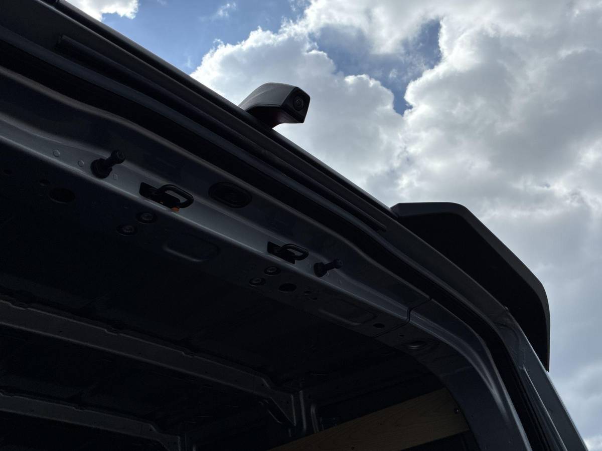 Volkswagen Crafter Volkswagen Bedrijfswagens Crafter 35 Trendline 2.0 TDI 140pk L3H3 · 18″ LM velgen · Trekhaak · Sidebars · Achterdeurspoiler · Voorspoiler · Camera · Apple/Android Car Play · Navigatie