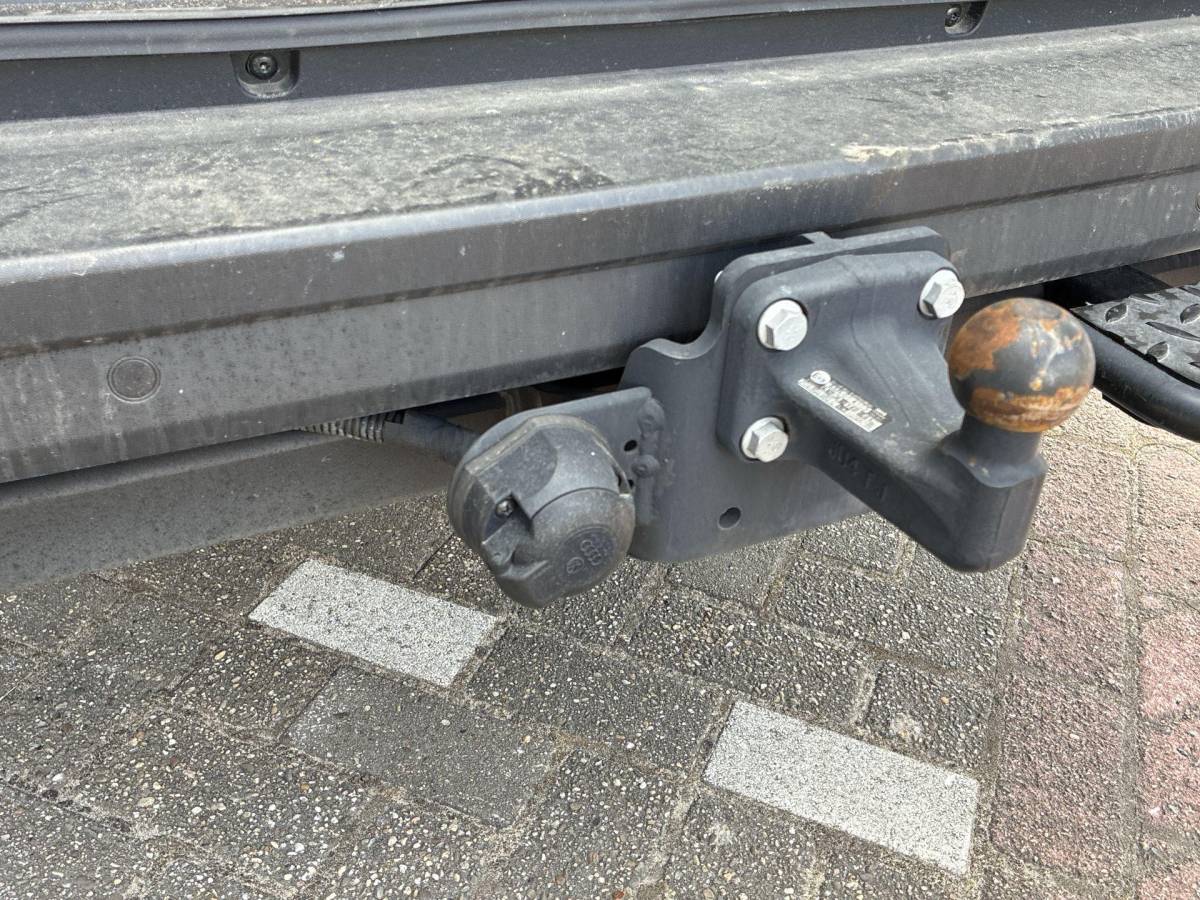 Volkswagen Crafter Volkswagen Bedrijfswagens Crafter 35 Trendline 2.0 TDI 140pk L3H3 · 18″ LM velgen · Trekhaak · Sidebars · Achterdeurspoiler · Voorspoiler · Camera · Apple/Android Car Play · Navigatie