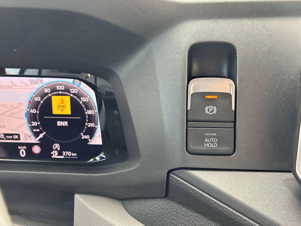 Volkswagen Crafter Volkswagen Bedrijfswagens Crafter 35 Trendline 2.0 TDI 140pk L3H3 · 18″ LM velgen · Trekhaak · Sidebars · Achterdeurspoiler · Voorspoiler · Camera · Apple/Android Car Play · Navigatie
