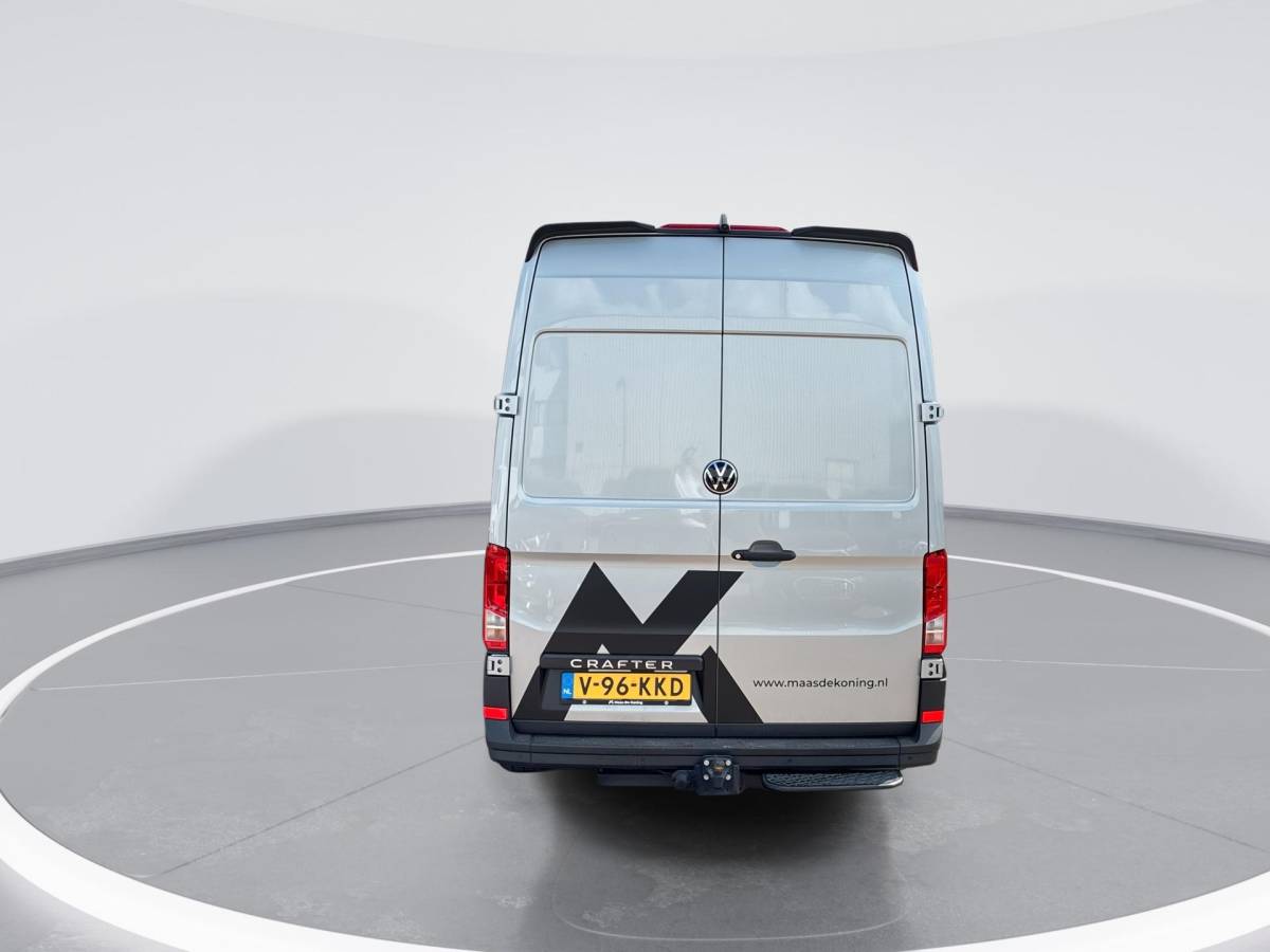 Volkswagen Crafter Volkswagen Bedrijfswagens Crafter 35 Trendline 2.0 TDI 140pk L3H3 · 18″ LM velgen · Trekhaak · Sidebars · Achterdeurspoiler · Voorspoiler · Camera · Apple/Android Car Play · Navigatie