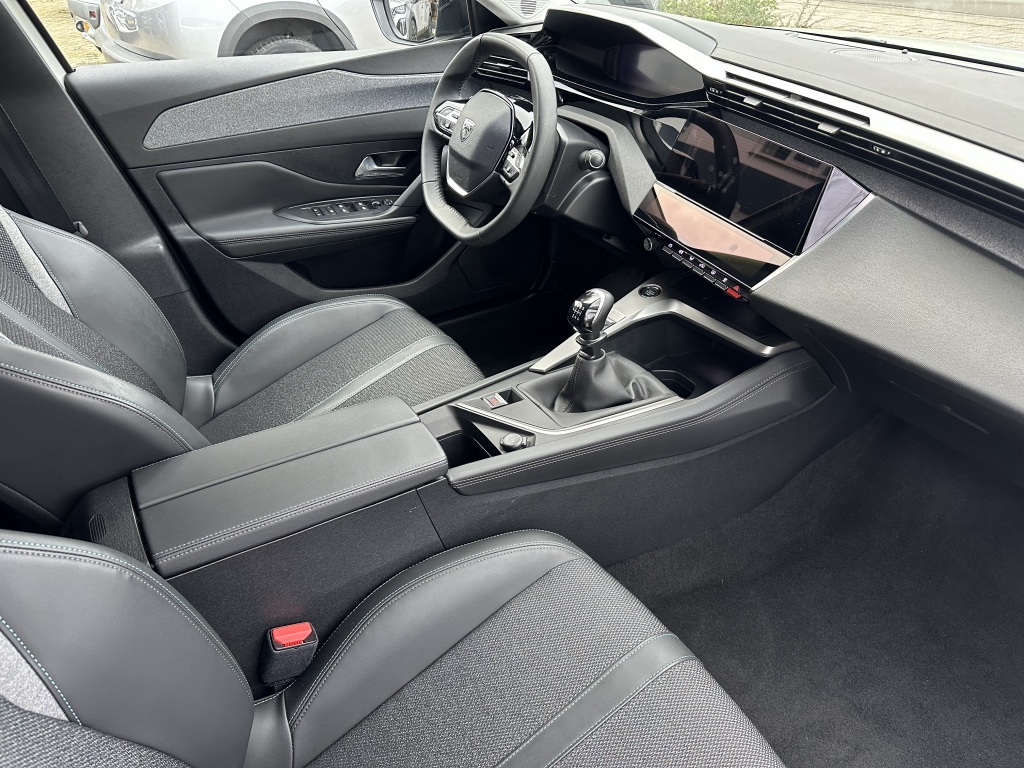 Peugeot 308 Peugeot 308 1.2 Allure Pack 130 PK | Echte rijklaarprijs |