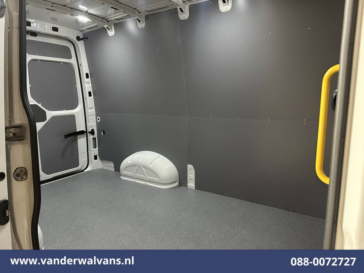 Volkswagen Crafter Volkswagen Crafter 2.0 TDI 140pk L3H3 L2H2 Euro6 Airco | Camera | Apple Carplay | Cruisecontrol Android Auto