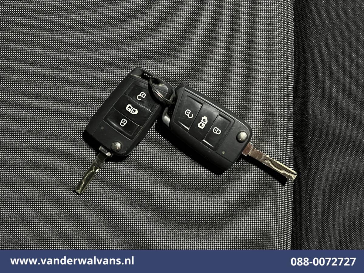 Volkswagen Crafter Volkswagen Crafter 2.0 TDI 140pk L3H3 L2H2 Euro6 Airco | Camera | Apple Carplay | Cruisecontrol Android Auto