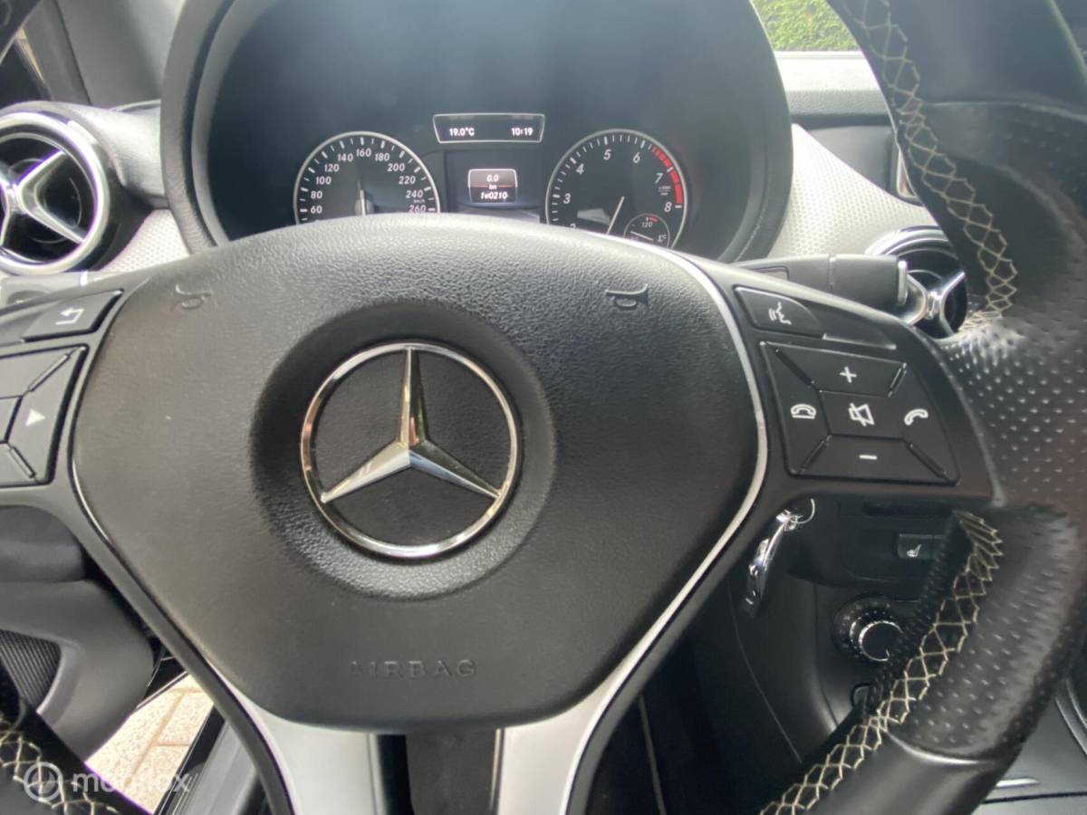 Mercedes-Benz B-Klasse Mercedes B-klasse 220 4MATIC HALF/LEDER, NAVI, CRUISE, PDC V+A, 184 PK