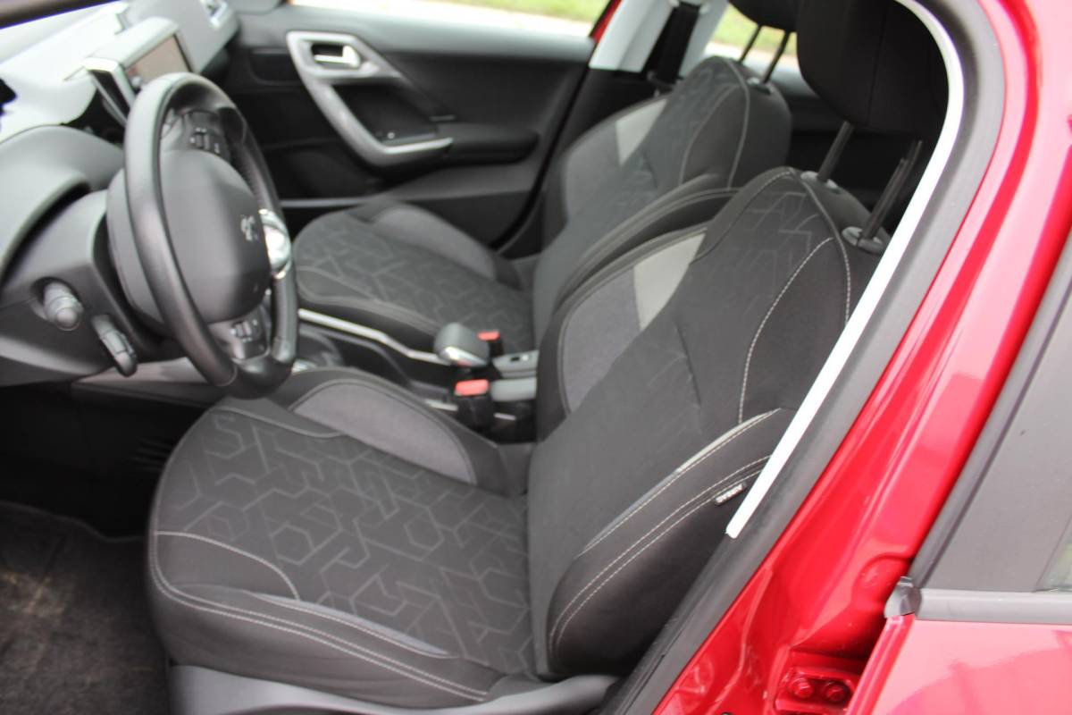 Peugeot 2008 Peugeot 2008 1.2 PureTech Blue Lion nap AUTOMAAT PANORAMA MULTIMEDIA NAVI AIRCO CRUISE TREKHAAK ETC