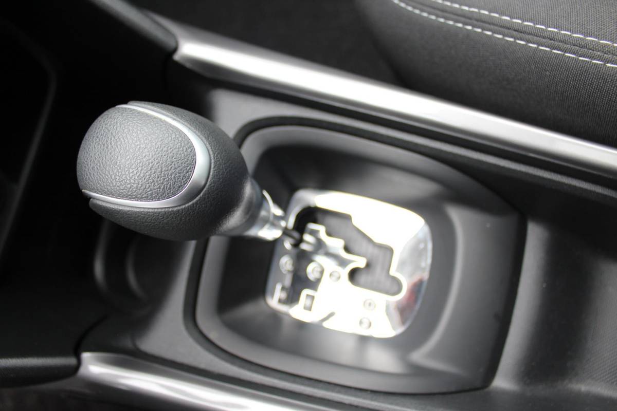 Peugeot 2008 Peugeot 2008 1.2 PureTech Blue Lion nap AUTOMAAT PANORAMA MULTIMEDIA NAVI AIRCO CRUISE TREKHAAK ETC