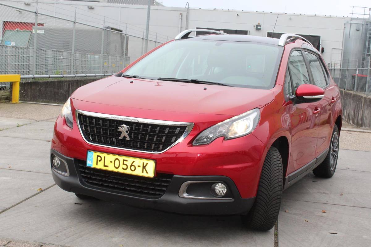 Peugeot 2008 Peugeot 2008 1.2 PureTech Blue Lion nap AUTOMAAT PANORAMA MULTIMEDIA NAVI AIRCO CRUISE TREKHAAK ETC