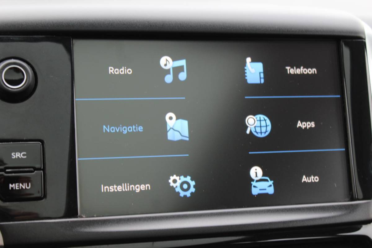Peugeot 2008 Peugeot 2008 1.2 PureTech Blue Lion nap AUTOMAAT PANORAMA MULTIMEDIA NAVI AIRCO CRUISE TREKHAAK ETC