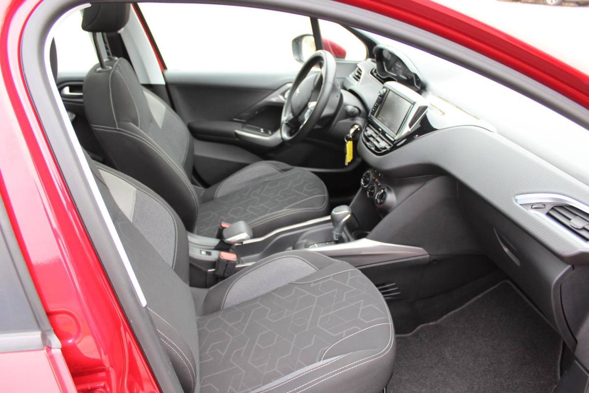 Peugeot 2008 Peugeot 2008 1.2 PureTech Blue Lion nap AUTOMAAT PANORAMA MULTIMEDIA NAVI AIRCO CRUISE TREKHAAK ETC