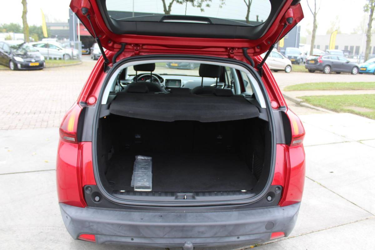 Peugeot 2008 Peugeot 2008 1.2 PureTech Blue Lion nap AUTOMAAT PANORAMA MULTIMEDIA NAVI AIRCO CRUISE TREKHAAK ETC