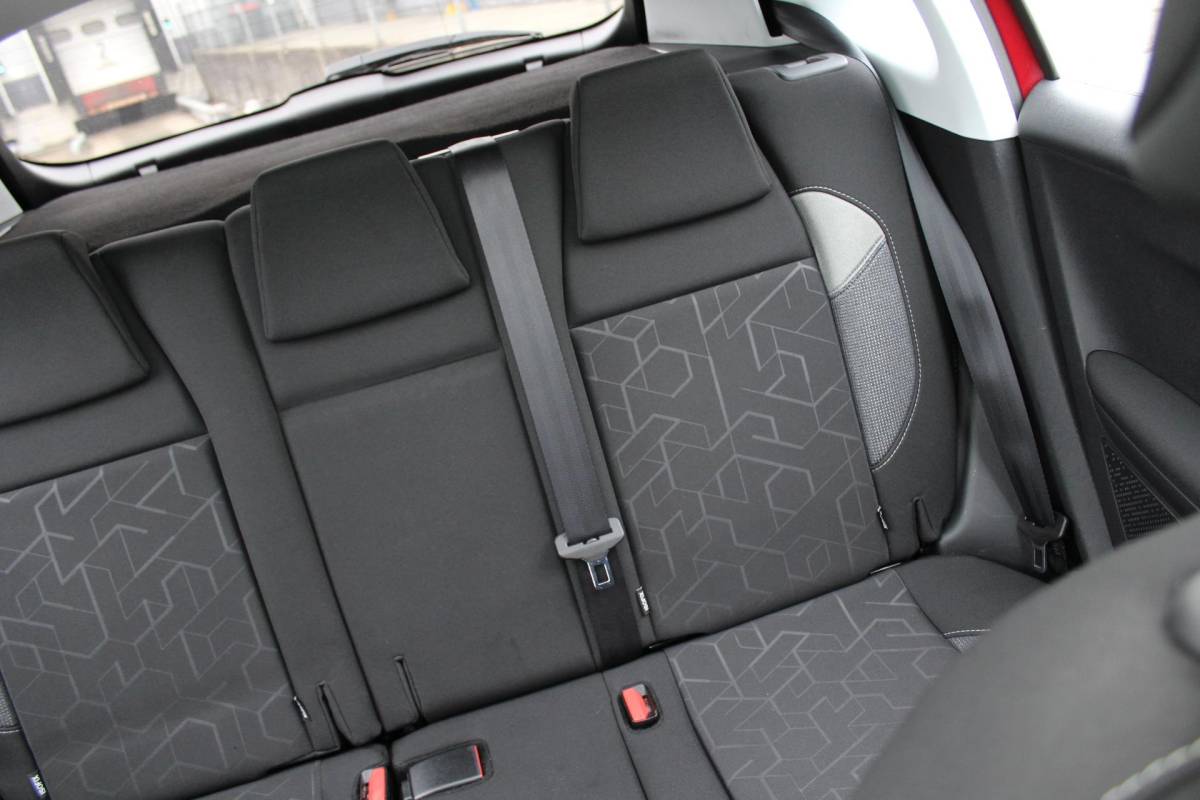 Peugeot 2008 Peugeot 2008 1.2 PureTech Blue Lion nap AUTOMAAT PANORAMA MULTIMEDIA NAVI AIRCO CRUISE TREKHAAK ETC