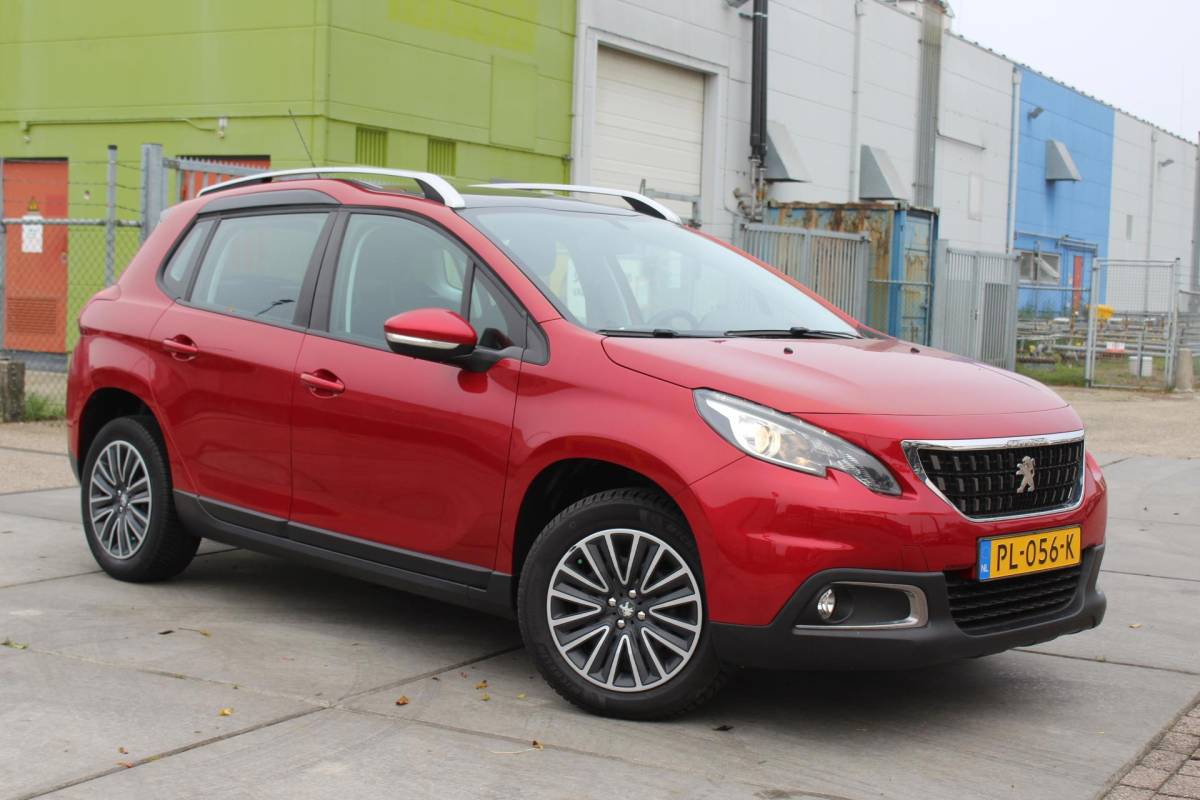 Peugeot 2008 Peugeot 2008 1.2 PureTech Blue Lion nap AUTOMAAT PANORAMA MULTIMEDIA NAVI AIRCO CRUISE TREKHAAK ETC