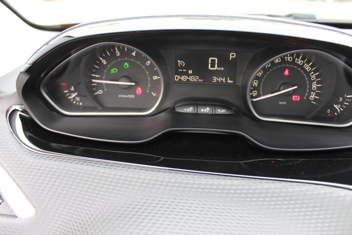 Peugeot 2008 Peugeot 2008 1.2 PureTech Blue Lion nap AUTOMAAT PANORAMA MULTIMEDIA NAVI AIRCO CRUISE TREKHAAK ETC